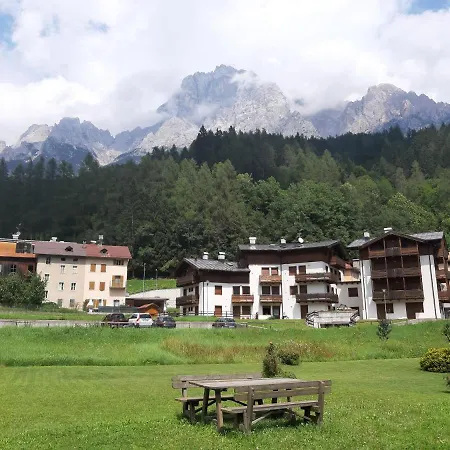 Appartamento Nelle Dolomiti شقة